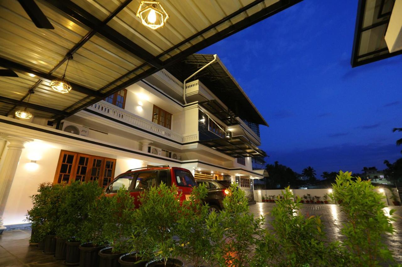 Ahlan Luxury Rooms Kochi Exterior photo