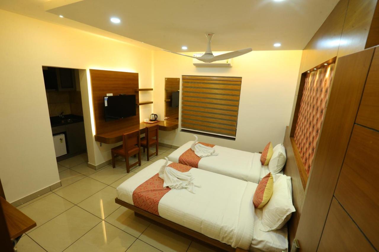 Ahlan Luxury Rooms Kochi Exterior photo