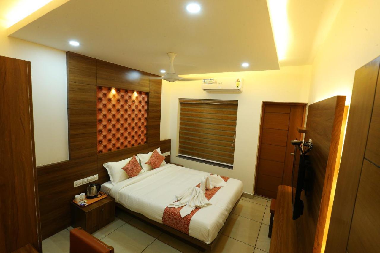 Ahlan Luxury Rooms Kochi Exterior photo