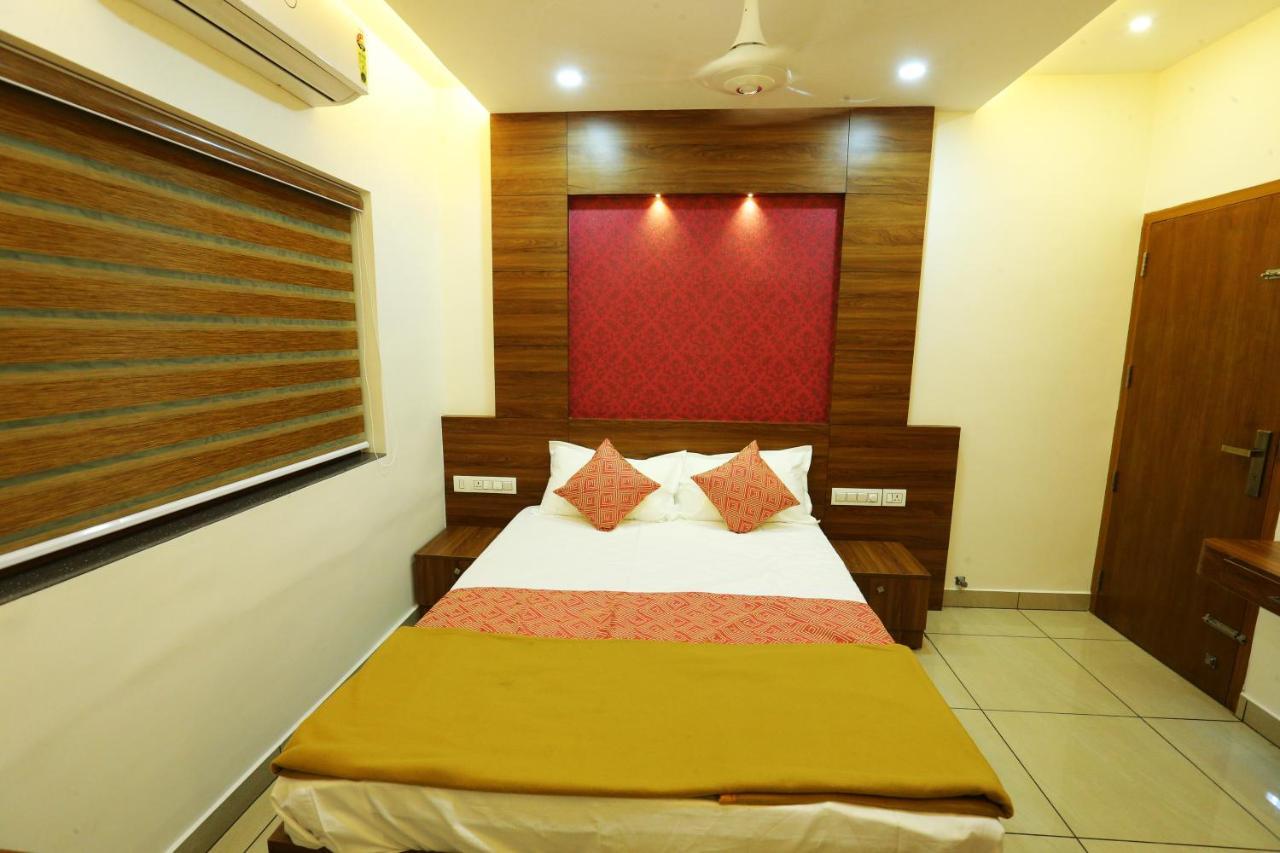 Ahlan Luxury Rooms Kochi Exterior photo
